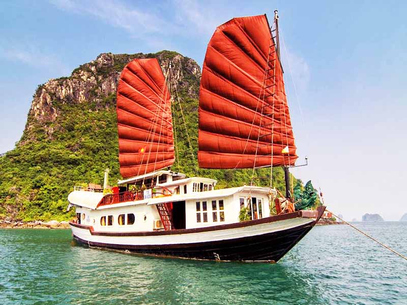 Bai Tu Long Bay Cruise
